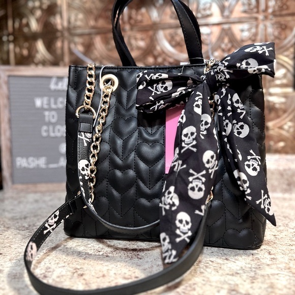 BETSEY JOHNSON XOSUNNY Puffy Hearts w/ Skull Scarf Attachment NWT - Picture 2 of 15